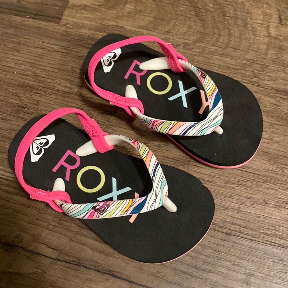 Roxy toddler girls flip flops size 5/6 EUC